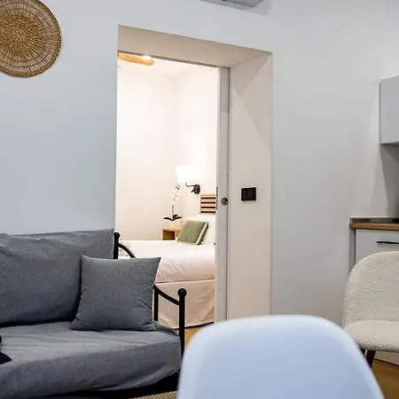 Diosa Cibeles, Teatro Apartment *